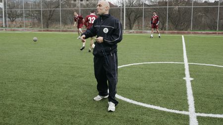 Tony:** "Cupa e vitală"