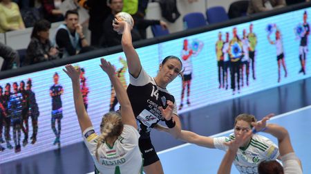 "Bianca Bazaliu are un braț senzațional, e singura jucătoare din lume care poate să dea gol de la 12 metri fără probleme". Adrian Vasile, antrenorul secund al CSMB, a povestit detalii inedite din vestiarul campioanei, de la partida cu Ferencvaros | ProSport LIVE 