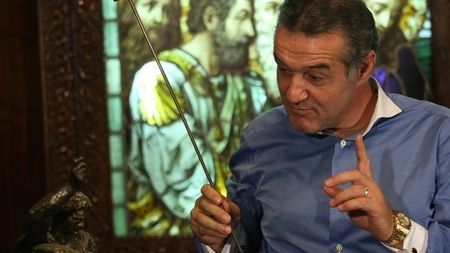 Tehnicianul Stelei împlinește azi 37 de ani! **Becali l-a "canonziat": "E Sfântul Reghecampf":)