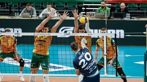 SCMU Craiova, eliminată din CEV Cup. Polonezii de la Warta Zawiercie au făcut show în Polivalentă, încurajaţi de militarii din Brigada NATO de la Craiova