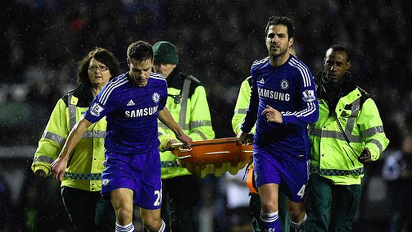 Imaginea sfârșitului de an. Mourinho nu a înțeles nimic, Fabregas și Azpilicueta au cărat targa. Ce s-a întâmplat în Cupa Ligii