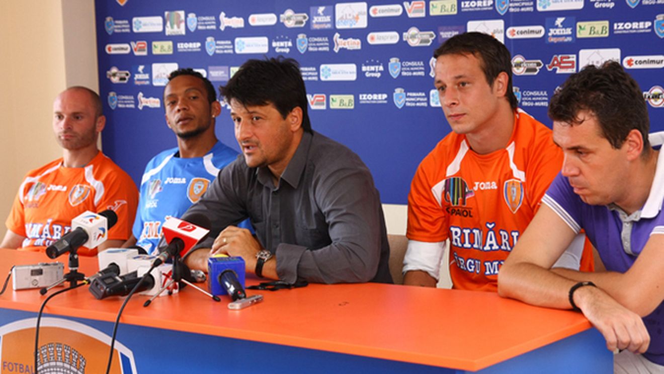 "Am primit două goluri stupide, luăm gol aproape la orice șut pe poartă"