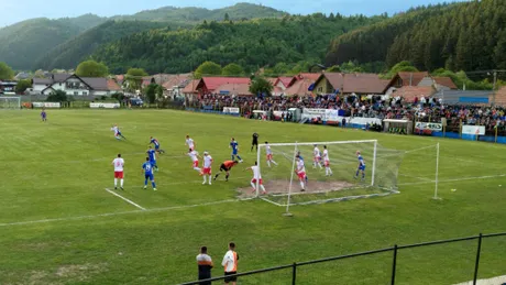 Olimpic Zărnești a pierdut manșa tur a barajului cu SCM Râmnicu Vâlcea. Brașovenii au irosit un penalty și au avut un eliminat. Reacțiile lui Mihai Stere și Gabriel Mangalagiu