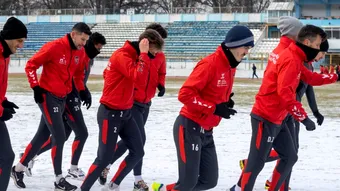 Gloria Bistrița Năsăud s-a reunit și a prezentat cele cinci noutăți din lot. Cristian Pustai, decis să promoveze: ”Vedem ce va fi în play-off, dar în baraj se poate întâmpla orice”