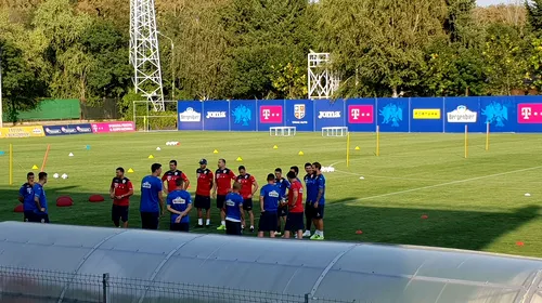 VIDEO | Contra a condus primul antrenament înainte de debutul în Liga Națiunilor! 10 jucători s-au prezentat la Mogoșoaia, unde au fost întâmpinați de fani. Un tricolor e out din ședința de pregătire