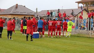 Reacție a FC Bihor după apariția informațiilor conform cărora a renunțat la antrenor. Conducerea e îngropată în analize și cere susținere. Rezumatul e făcut de un suporter