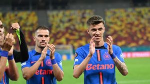 Gestul de suflet pe care l-a făcut Tavi Popescu pentru Mihai Lixandru, care s-a accidentat grav, imediat după ce a marcat în FCSB - Gloria Buzău. FOTO