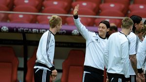 Ozil a furat "meserie" de la Ronaldo!** Turcul a făcut pasul care îl poate umple de milioane de euro și care îi va atrage invidia portughezului