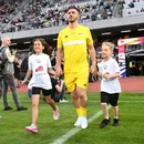 Apariție fabuloasă a lui Ciprian Marica în meciul Romania All Stars – Galatasaray Legends! După episodul „prosopul”, atacantul a atras din nou privirile la Cluj: de ce a intrat pe teren cu sponsorul de pe piept acoperit! | FOTO