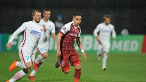 FOTO | Denis Alibec, atenționat după ce a fost reperat cu o băutură în mână înainte de meciul cu CFR: "Riscă! Eu cred că îl ajută, dar îmi aduc aminte că Adi Popa mai făcea așa"
