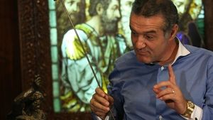 Tehnicianul Stelei împlinește azi 37 de ani! **Becali l-a "canonziat": "E Sfântul Reghecampf":)