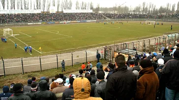 S-a ales praful de stadionul de 20.000 de locuri din România! Arena de fotbal a fost părăsită şi e o adevărată junglă, plină de buruieni