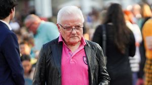 Drama lui Irinel Columbeanu continuă în azil. Gigi Becali și Mitică Dragomir nu au sărit să-l ajute, iar el mai are o singură dorință de Crăciun