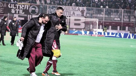 Terenul de pe Giulești "l-a rupt" pe Pancone!** "Mi-a rămas piciorul în gazon!" Ce soluții are Răzvan Lucescu pentru înlocuirea atacantului