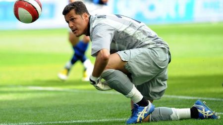 Brazilienii, în stare de alertă! Julio Cesar s-a accidentat în amicalul cu Zimbabwe