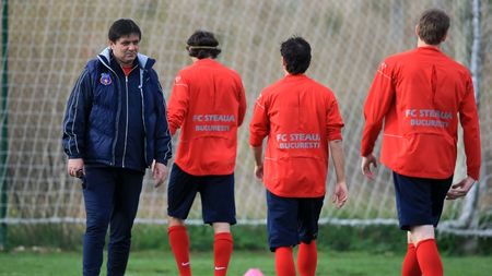 "Lăcă nu are mijocași de valoarea lui Tănase și Tameș!"** CE CREZI?