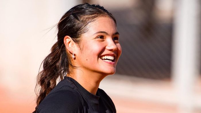 Reacția virală pe care Emma Răducanu a avut-o când a fost pusă să spună pe cine ar săruta dintre Nadal, Federer și Djokovic