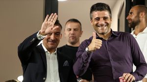 Daniel Niculae o ironizează pe FCSB după înfrângerea cu Farul. Mesajul postat de oficialul Rapidului o să-l enerveze pe Meme Stoica | FOTO