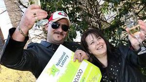 Un român a dat lovitura în Irlanda! "Nu-mi vine să cred cât de norocos sunt"  Câți bani a ridicat astăzi de la loteria din Dublin