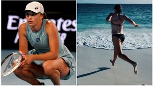 Iga Swiatek, în ipostaze în care puțini fani credeau că o vor vedea! Ocupanta locului 1 WTA, lipsită de inhibiții la plajă | GALERIE FOTO