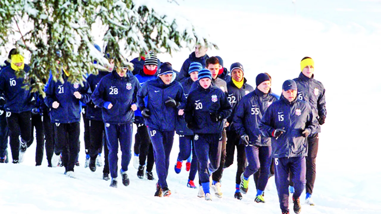 Steluța fuge, nimeni nu o ajunge!** Ilie Stan vrea să-i pună pe picioare pe jucători prin munții de zăpadă din Poiană