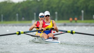 România a luat aur la Campionatele Mondiale de Canotaj din Shanghai. Simona Radiș și Magdalena Rusu, de neoprit în finala de dublu rame!