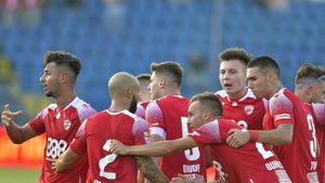 Dezvăluiri șocante ale unui fotbalist de la Dinamo: clubul a avut ofertă de transfer de la Fiorentina, dar a cerut o sumă mai mult decât dublă! Jucătorul crede că a fost sabotat! „Atacuri, focuri, grenade peste capul meu”