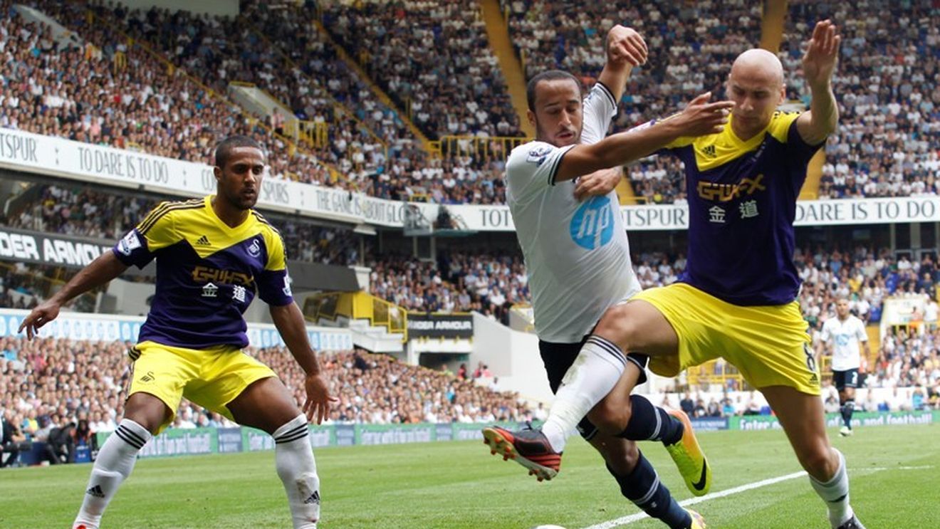 VIDEO - Faza etapei în Premier League: Townsend a căzut peste panourile publicitare, medicii au intervenit de urgență