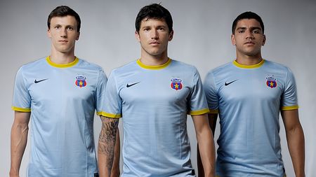 SUPER FOTO Steliștii au impresionat fanii cu noul echipament!** Vrei ca tricourile bleu să rămână prima opțiune?