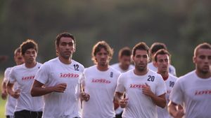 Bătrânii duc greul** la Rapid!
