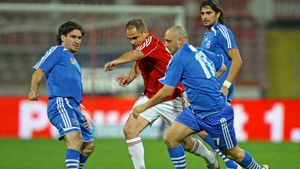 Stelistul convertit dinamovist: "Mi-a plăcut viața, dar n-am păcălit fotbalul. Nu vreau ca lumea să își amintească de mine că am stat în cameră cu Hagi la Mondialul din '94". Brașovul l-a cucerit pe viață