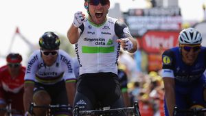 Turul Franței | Hat-trick și cinci pași până la istorie pentru Cavendish. Victorie entuziasmantă pentru britanic în etapa a șasea. Van Avermaet rămâne în galben