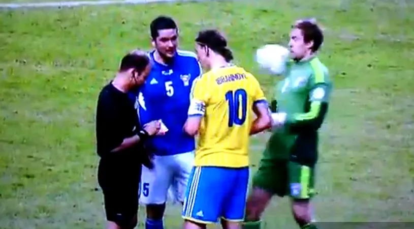 Tupeu maxim! VIDEO - Ibrahimovic, unul dintre cele mai urâte gesturi din 2013. Cu arbitrul lângă el, suedezul și-a bătut joc de un adversar