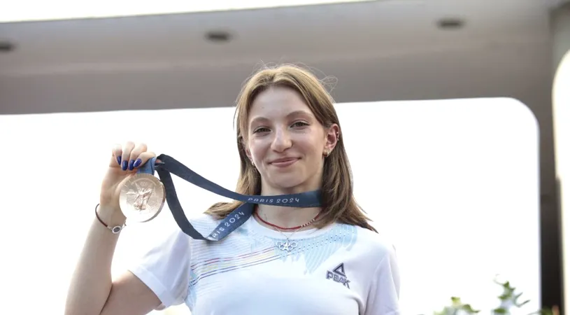 Ana Bărbosu a primit medalia olimpică de bronz, atât de mult visată și controversată. La festivitatea organizată de COSR a participat și premierul Marcel Ciolacu