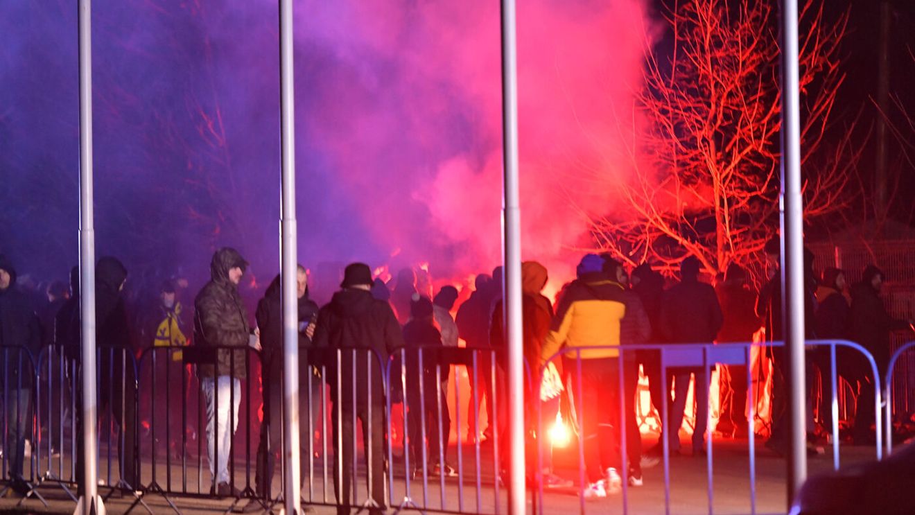 Liderul galeriei unei echipe din Superliga, dezvăluire șocantă. „Plătim jandarmii să introducă torțele pe stadion!” Cum sunt folosite fetele care merg la meciuri
