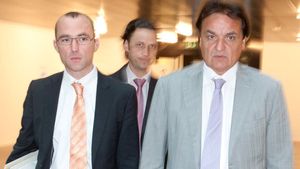 UEFA a discutat deja cu Sion planul reintegrării în Europa League!** Craiova e sigură că va beneficia de aceeași soartă: "Avem minge de meci, prin noiembrie"