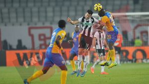 465 de fotbaliști au evoluat în turul Ligii 1. 5 dintre ei au jucat pentru două echipe