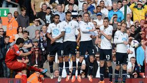 "Trebuie să îl luați imediat, fără ezitare". Decizia pe care fanii echipei lui Chiricheș o regretă acum enorm