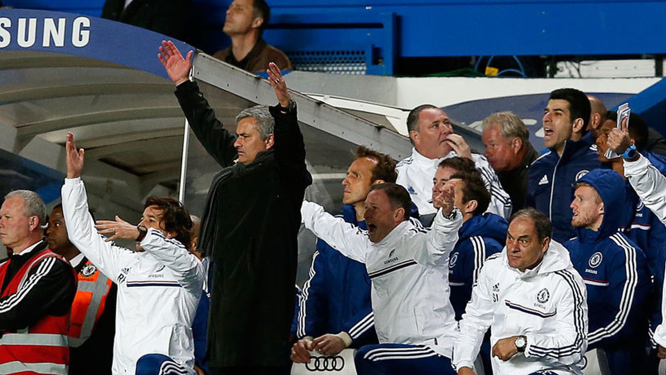 Mourinho s-a dat în stambă după golul victoriei cu City, Pellegrini a evitat să-l salute! "Specialul" a dat vina pe club pentru manifestarea sa