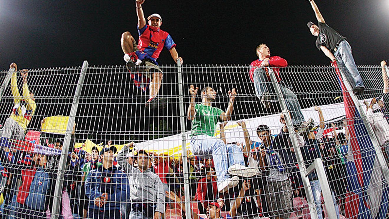 „Te înjurăm de la Tribuna a II-a!"
