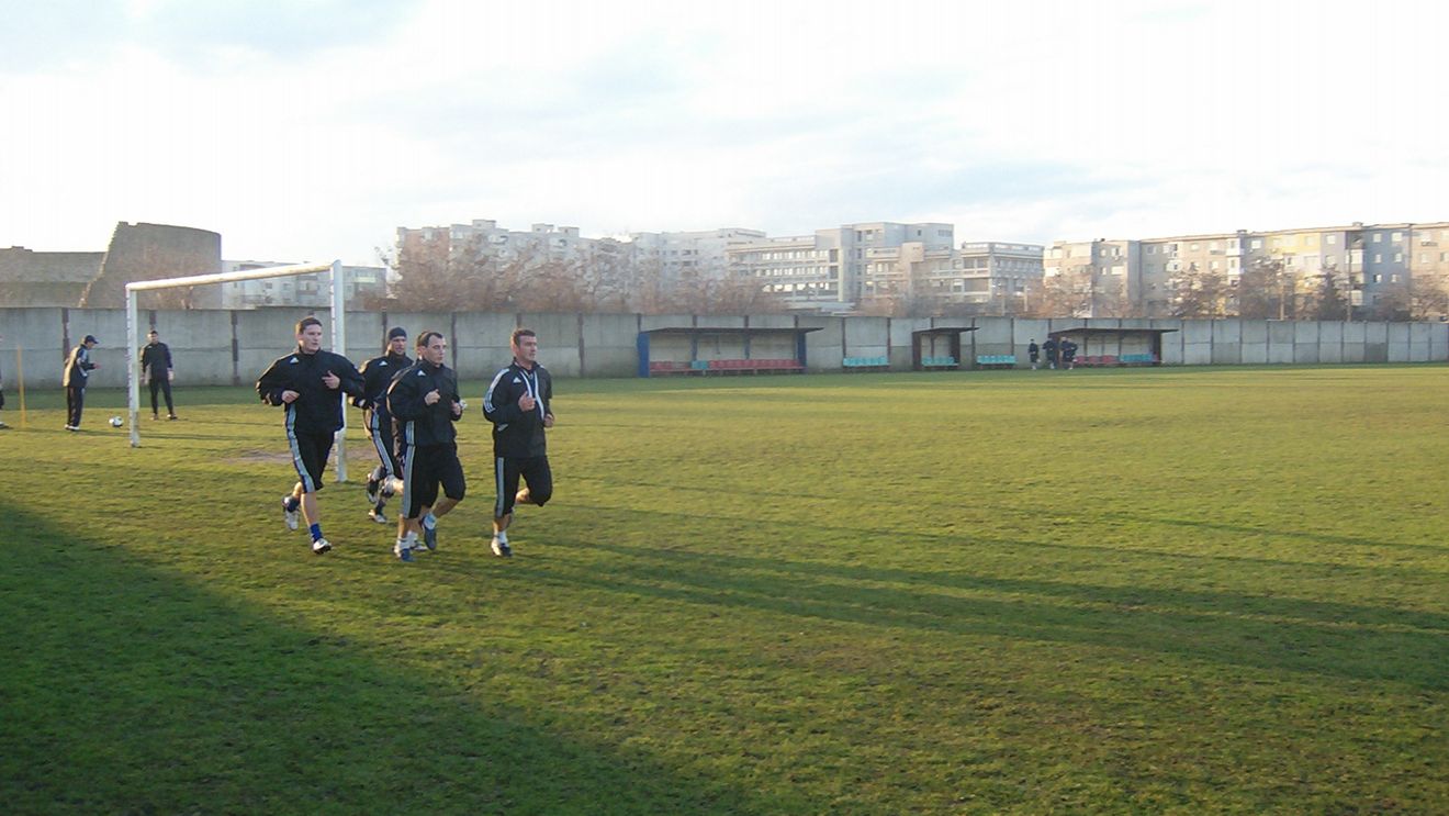 FOTO** Astra, reunire în așteptarea avionului