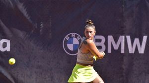 „Mă duc unde sunt respectată". A trădat-o pe Dinamo Bucureşti pentru rivala Steaua Bucureşti: jucătoarea de tenis Andreea Prisacariu a semnat!