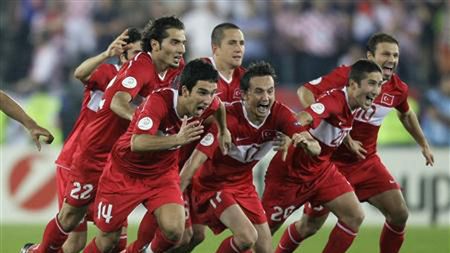 Duel ȘOC la baraj, Croația - Turcia! ** La Euro 2008 s-au întâlnit în sferturi și calificarea s-a decis DRAMATIC