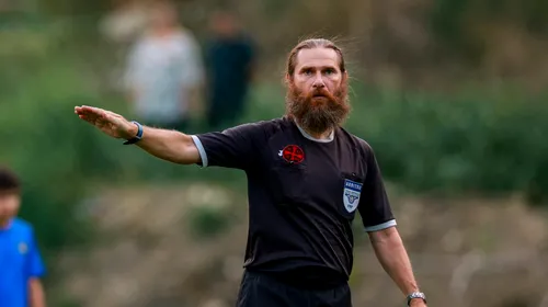 Transformarea șocantă a lui Alexandru Tudor. Cum arată acum, la 52 de ani: și-a cusut o cruce peste sponsorul tehnic de la echipament și a arbitrat din nou