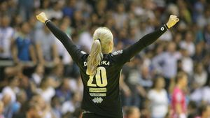 "Crimă cu premeditare". România a ciuruit Norvegia, o echipă stelară pusă la zid de Neagu & Co, 31-23. Tricolorele intră cu patru puncte în grupa principală a Europeanului din Franța. Dumanska, portarul-killer de nordice, a fost MVP-ul acțiunii din Brest 