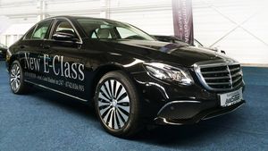 Mercedes-Benz SL Roadster, vedeta unui spectacol automobilistic anual