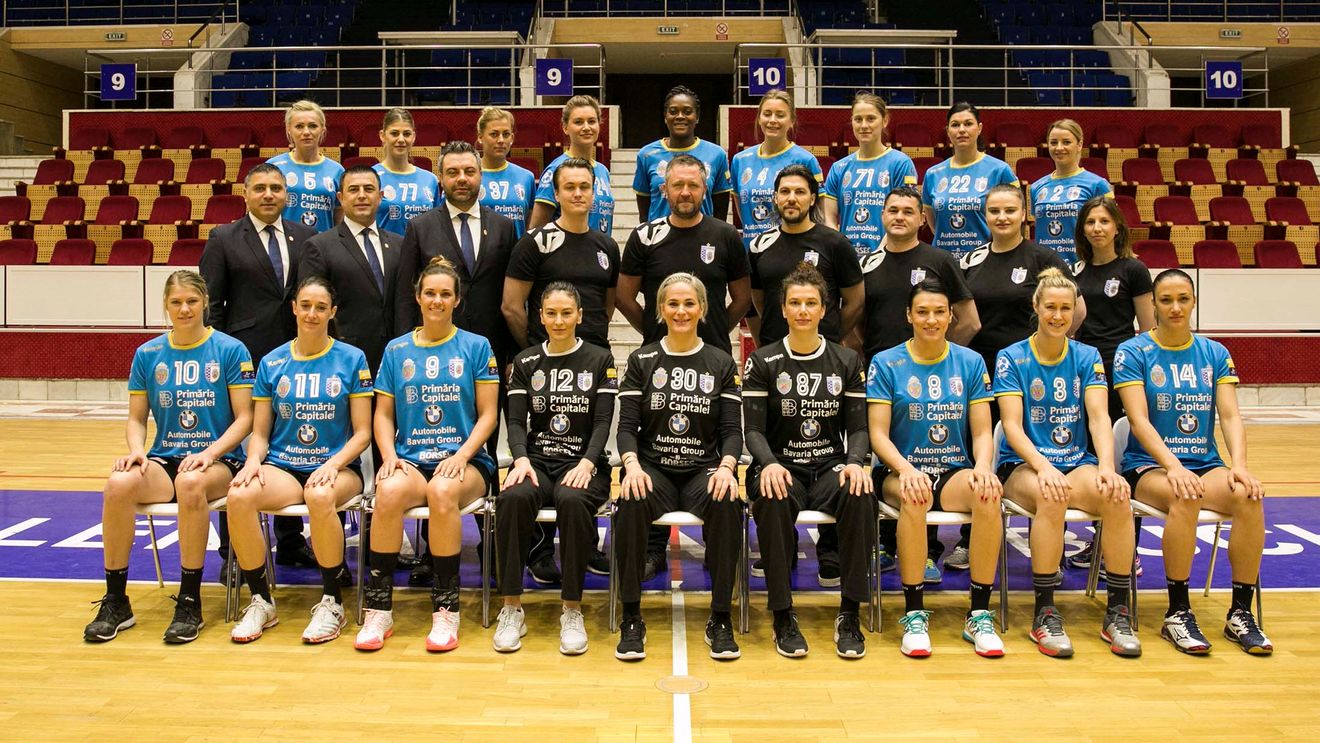 Grubisic: "Gândul nostru este Budapesta, mergem acolo să câștigăm trofeul, așa cum am făcut-o acum doi ani". Handbalistele de la CSM București s-au relaxat după calificarea în Final Four-ul de la Budapesta cu o ședință foto