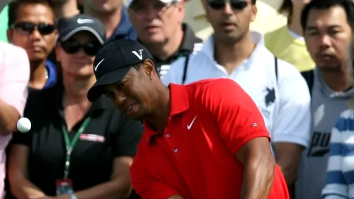 Tiger Woods, amendat pentru că a SCUIPAT pe terenul de golf!** VIDEO