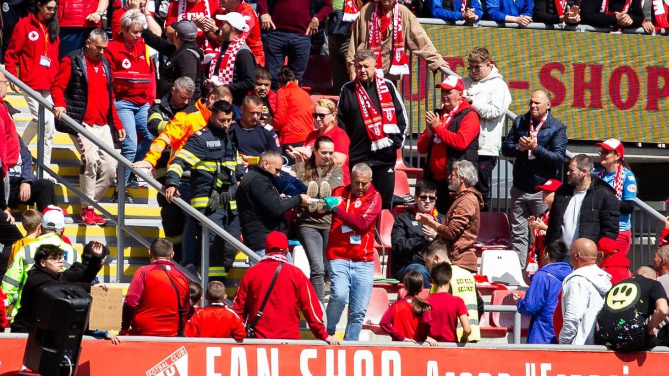Spectatorul căruia i s-a făcut rău, la un meci din ultima etapă din Superliga, a murit