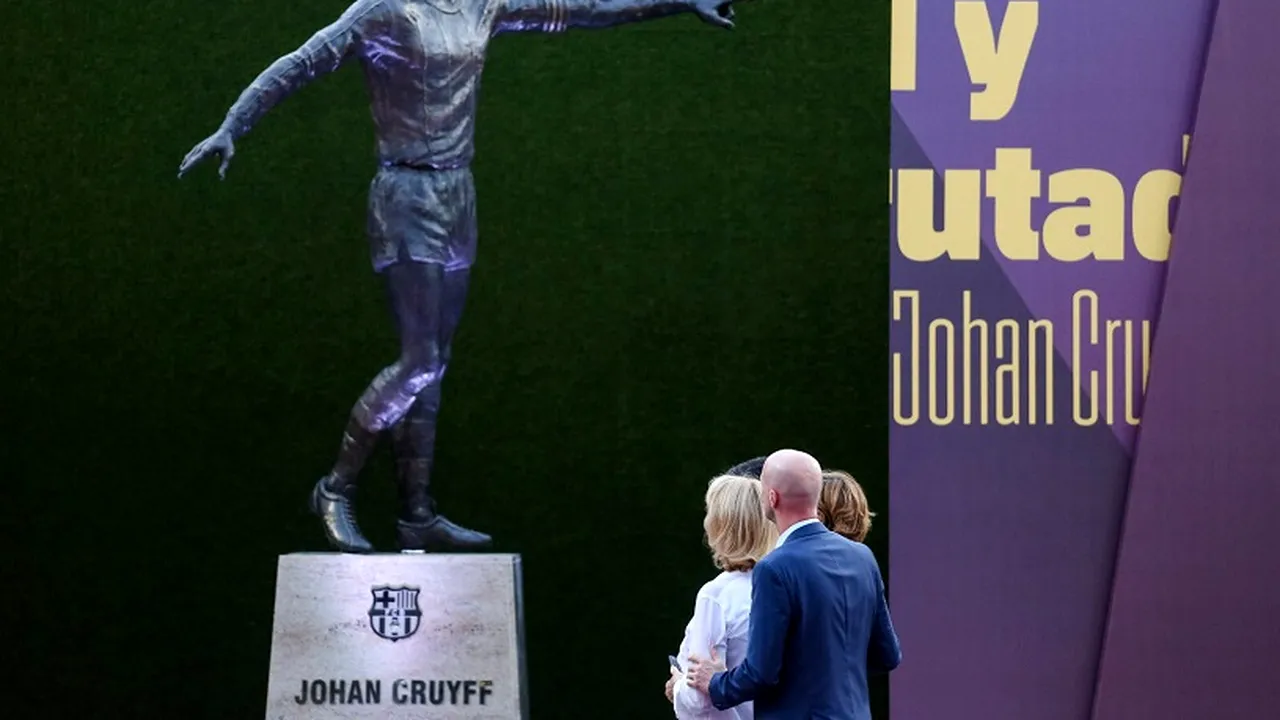 Barcelona a inaugurat statuia lui Johan Cruyff. FOTO | Cum arată monumentul dedicat legendei catalanilor